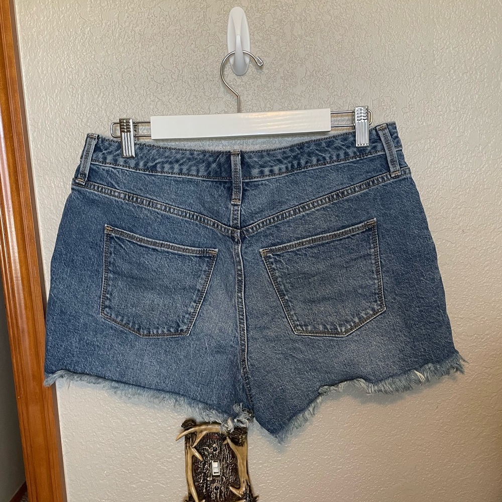 Universal Thread Denim Shorts - Picture 2 of 3